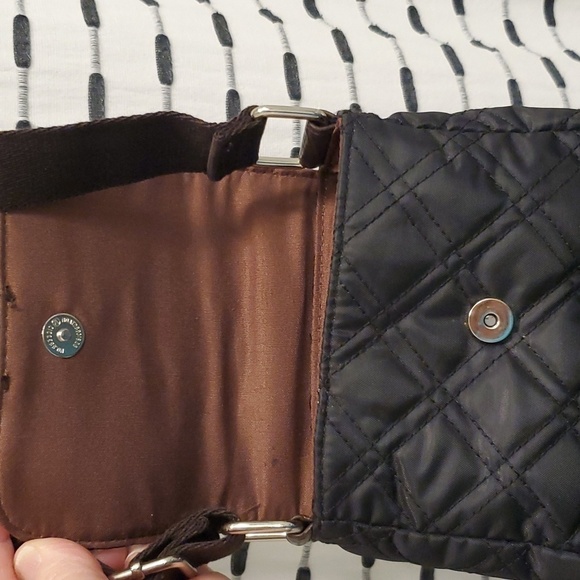 Avon classic quilted crossbody black with brown lining. Buckle front NWT… - Picture 3 of 11